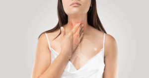 Paciente realizando la prueba de ADN EsoGuard para detectar células anormales en el esófago y prevenir el cáncer de manera temprana.